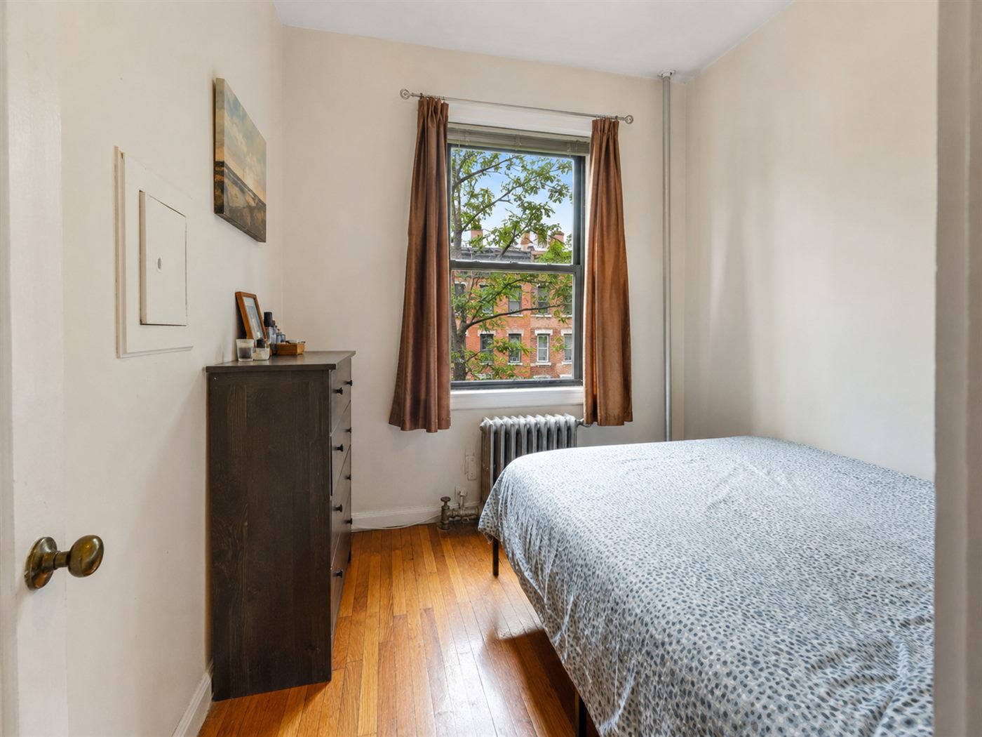 Sunlit 1-Bedroom near Main St 4